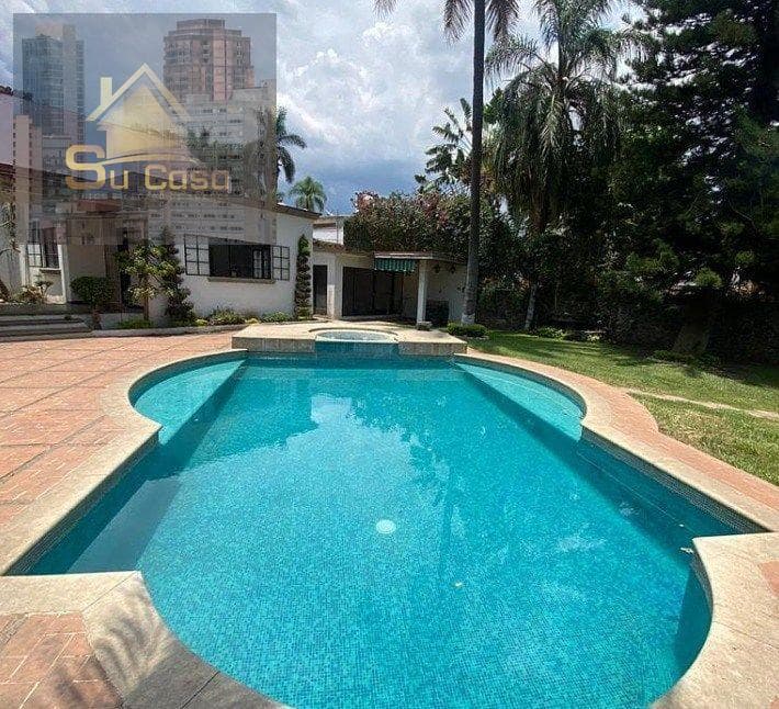 Casa con alberca en PALMIRA.