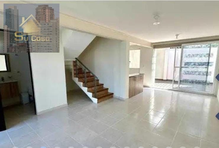 House just a few steps from the hospital area. Brand new.