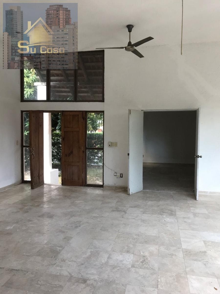 HOUSE IN A PRIVATE SUBDIVISION