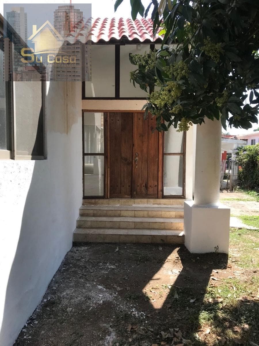 HOUSE IN A PRIVATE SUBDIVISION