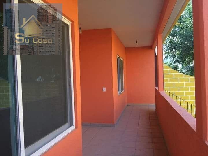 Single-family home in North Cuernavaca ("Papayos") with 4 apartments and 1 commercial space