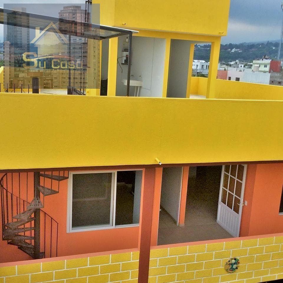 Single-family home in North Cuernavaca ("Papayos") with 4 apartments and 1 commercial space