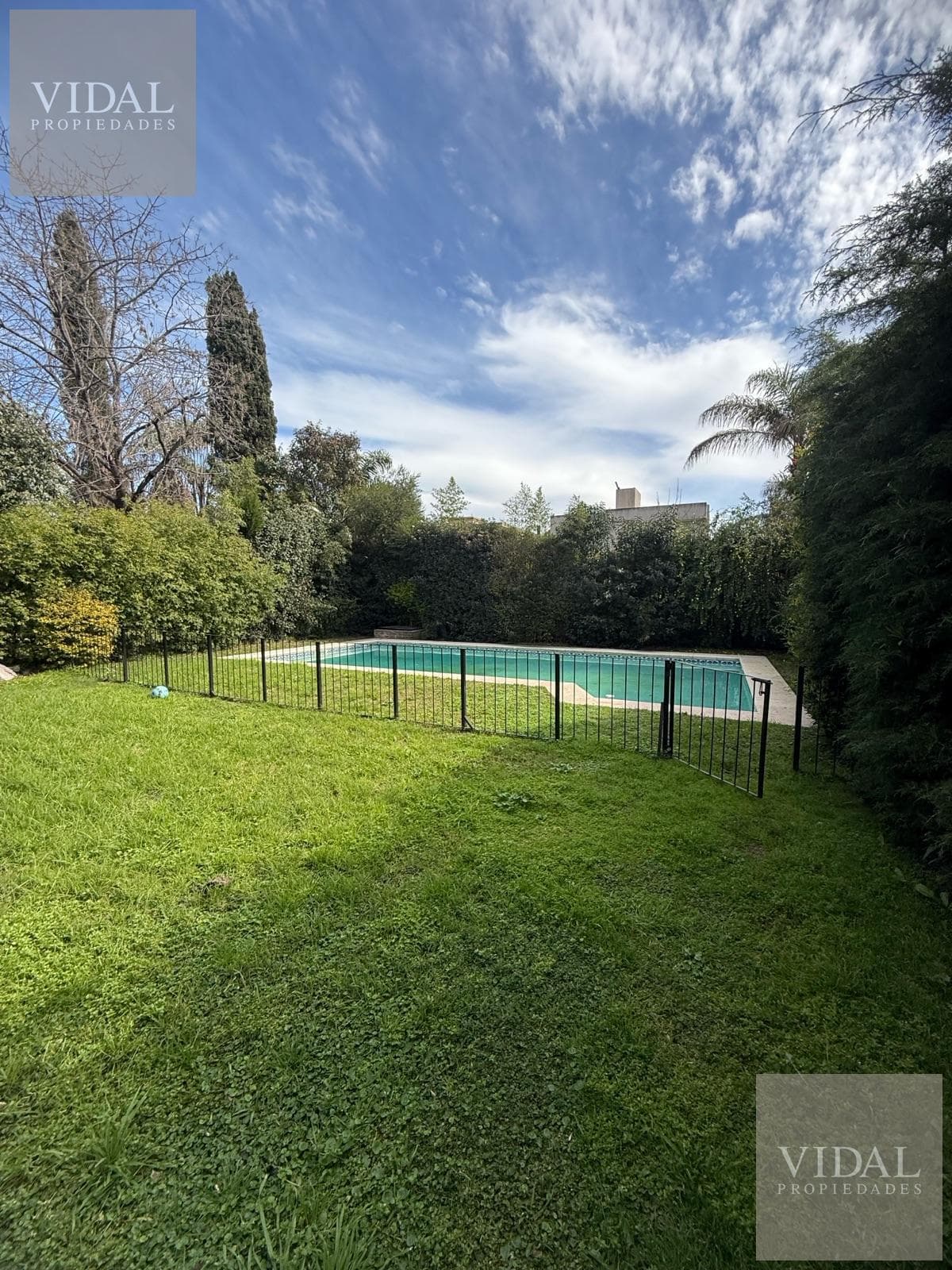 House for sale or rent with a pool in Barrancas de San José