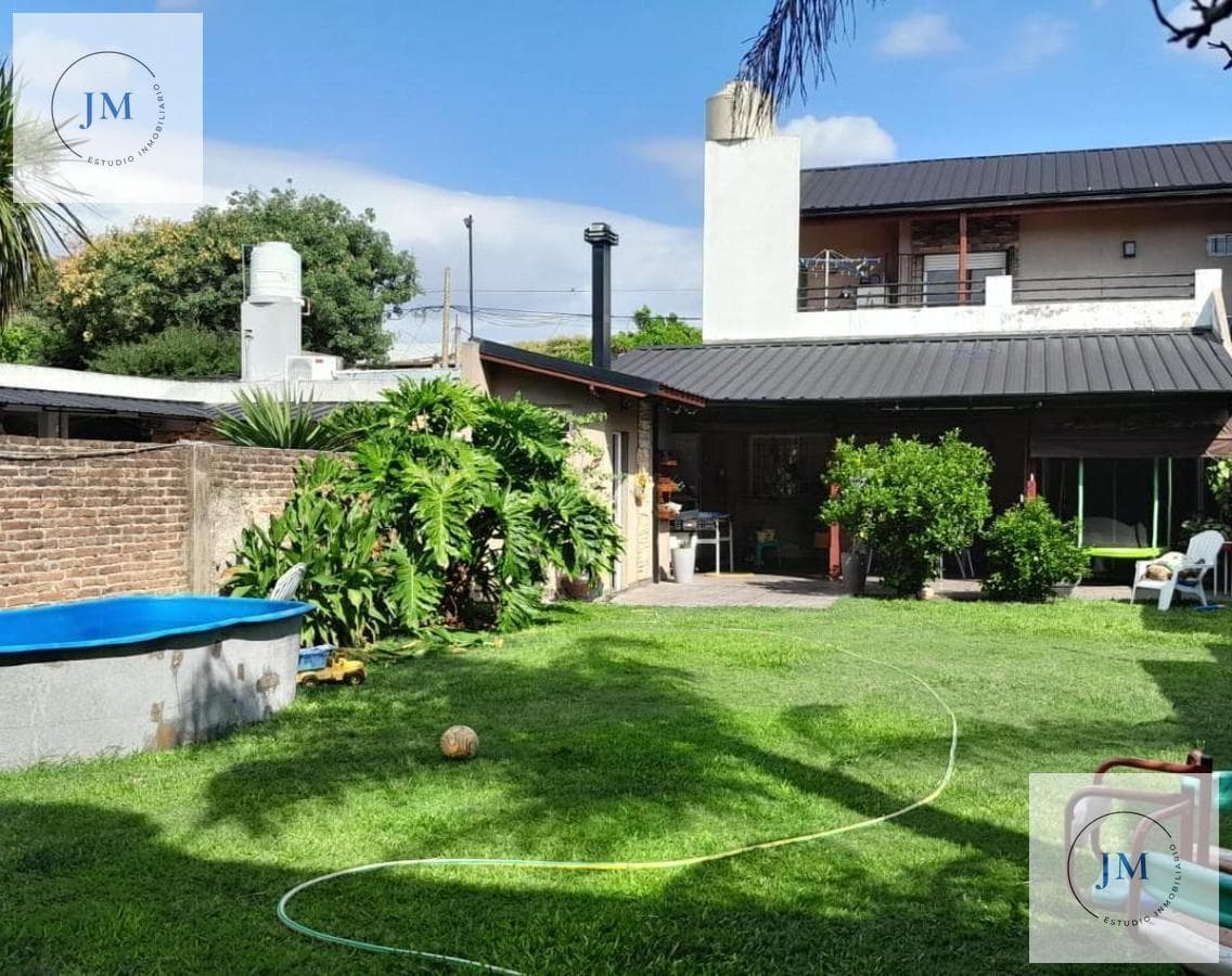 House for sale in San Justo, 4 rooms, outdoor dining area, grill, and yard