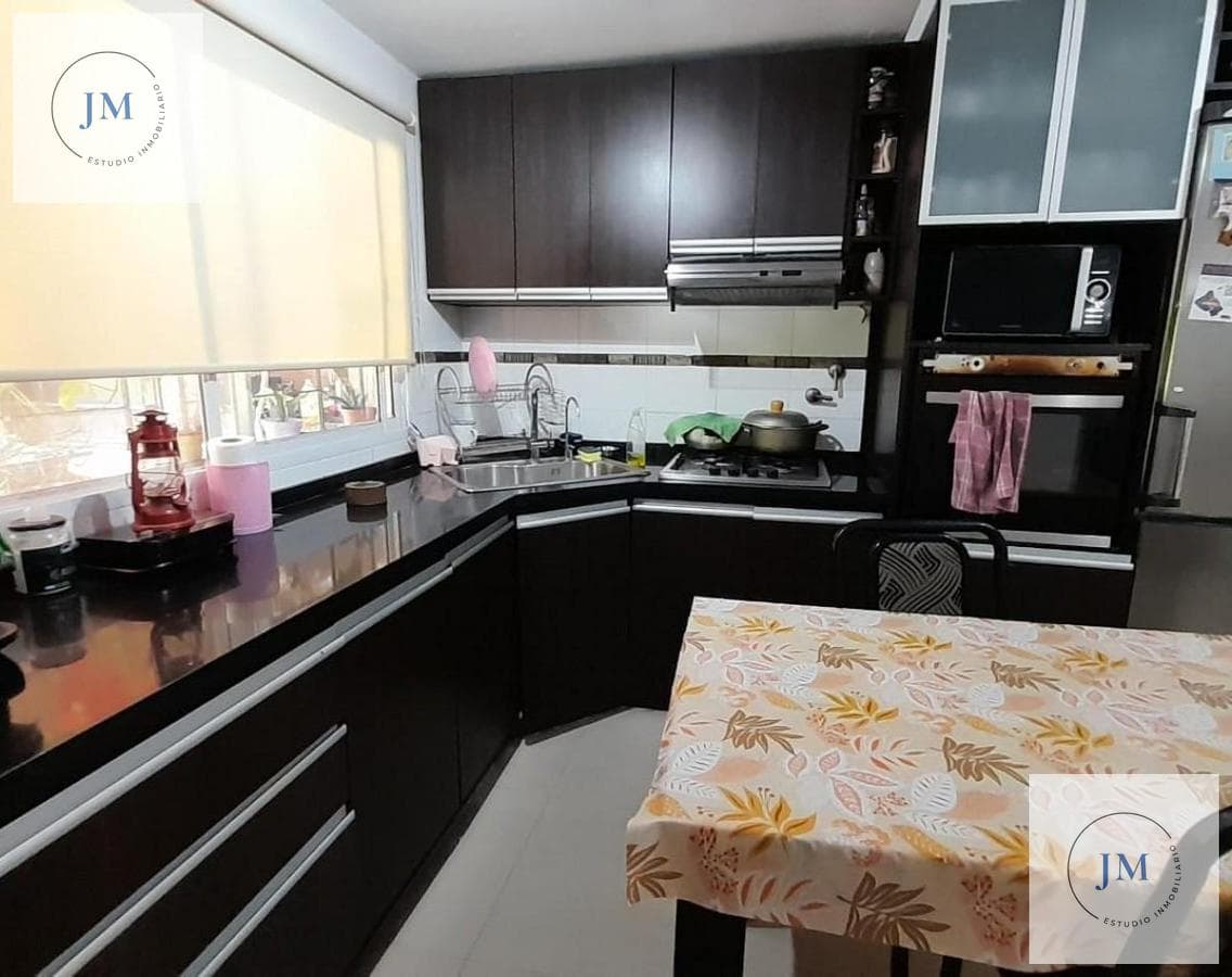 House for sale in San Justo, 4 rooms, outdoor dining area, grill, and yard