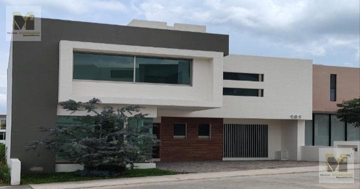 House for Sale in the Tres Marías Subdivision