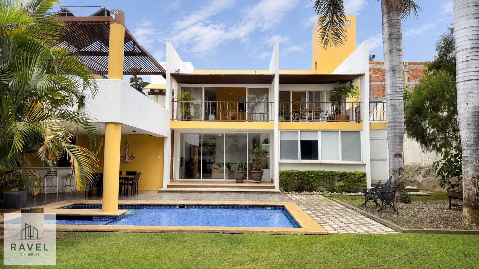 HOUSE FOR SALE $11,800,000 REAL DE TETELA NEIGHBORHOOD, CUERNAVACA