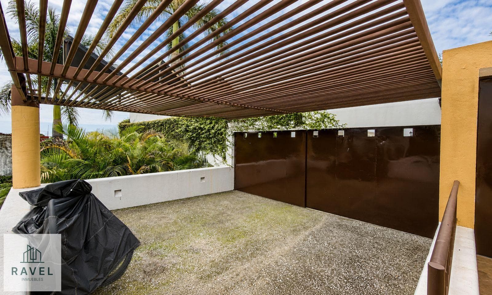 HOUSE FOR SALE $11,800,000 REAL DE TETELA NEIGHBORHOOD, CUERNAVACA