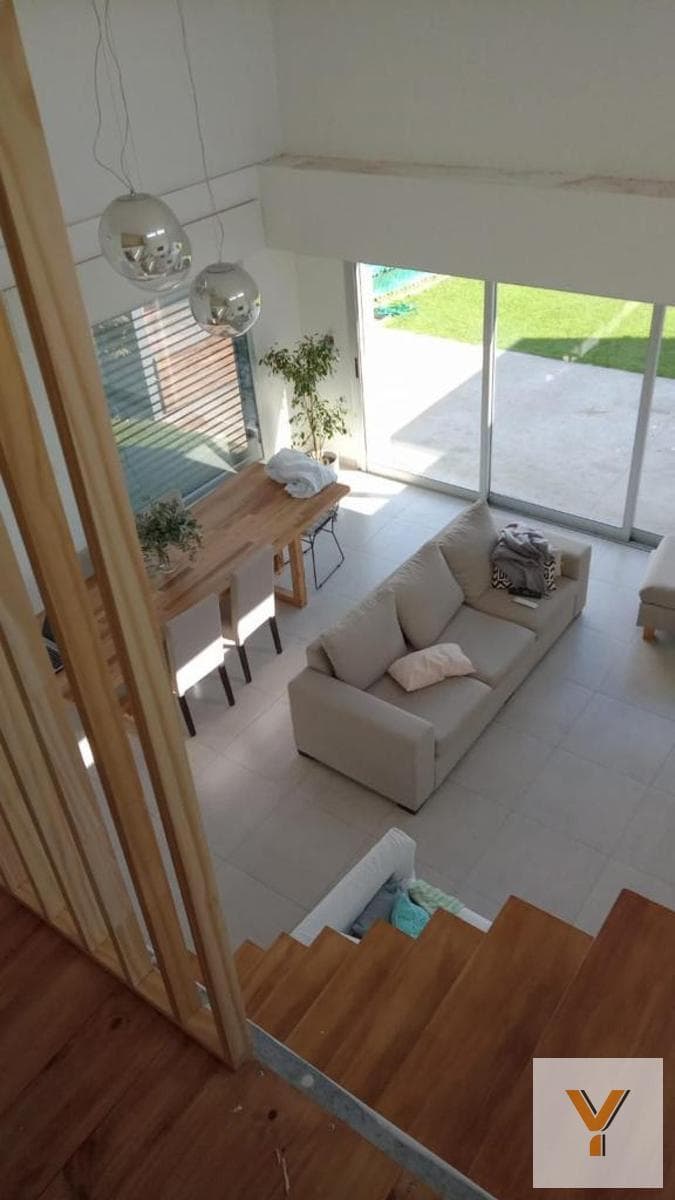 House for Sale - 4 Bedrooms, 2 Bathrooms - 368 meters - La Plata