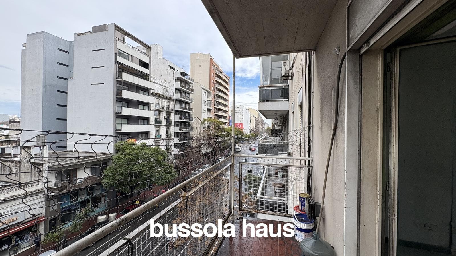 Four-room apartment for sale in Boedo, in need of renovation, with a balcony