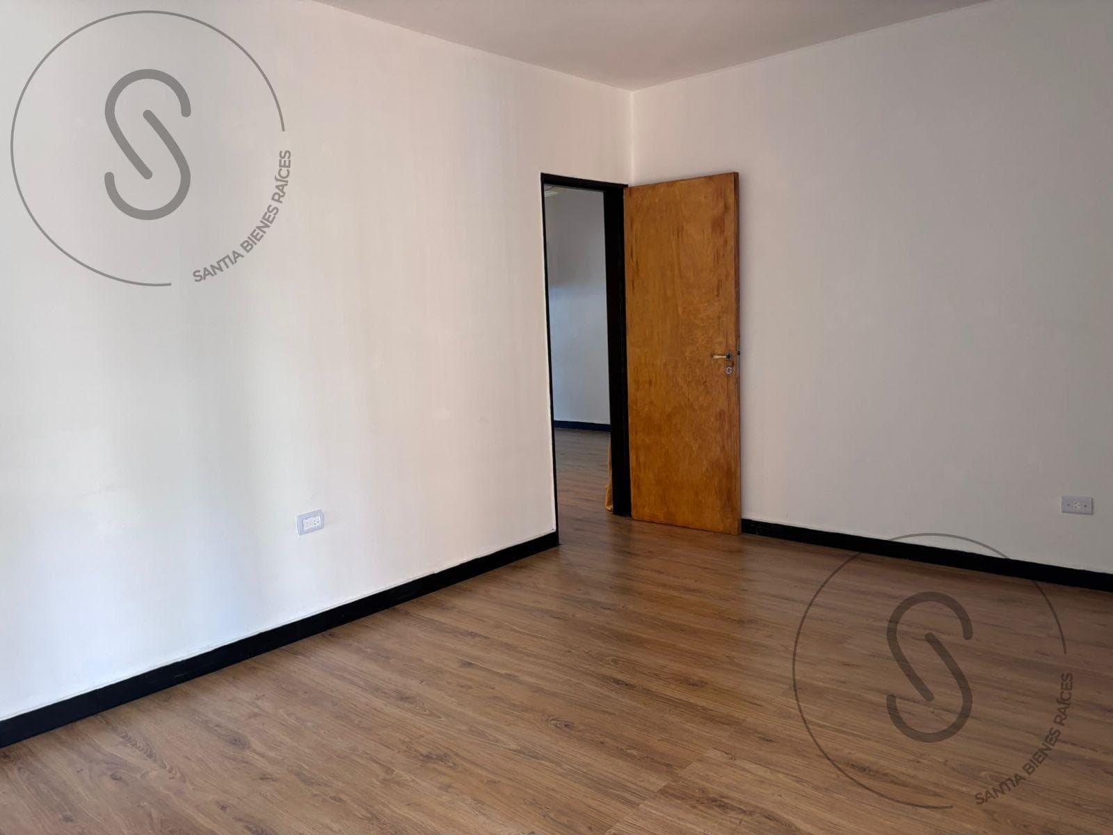 HOUSE FOR SALE IN ALTO VERDE - VILLA CABRERA SHOPPING AREA -