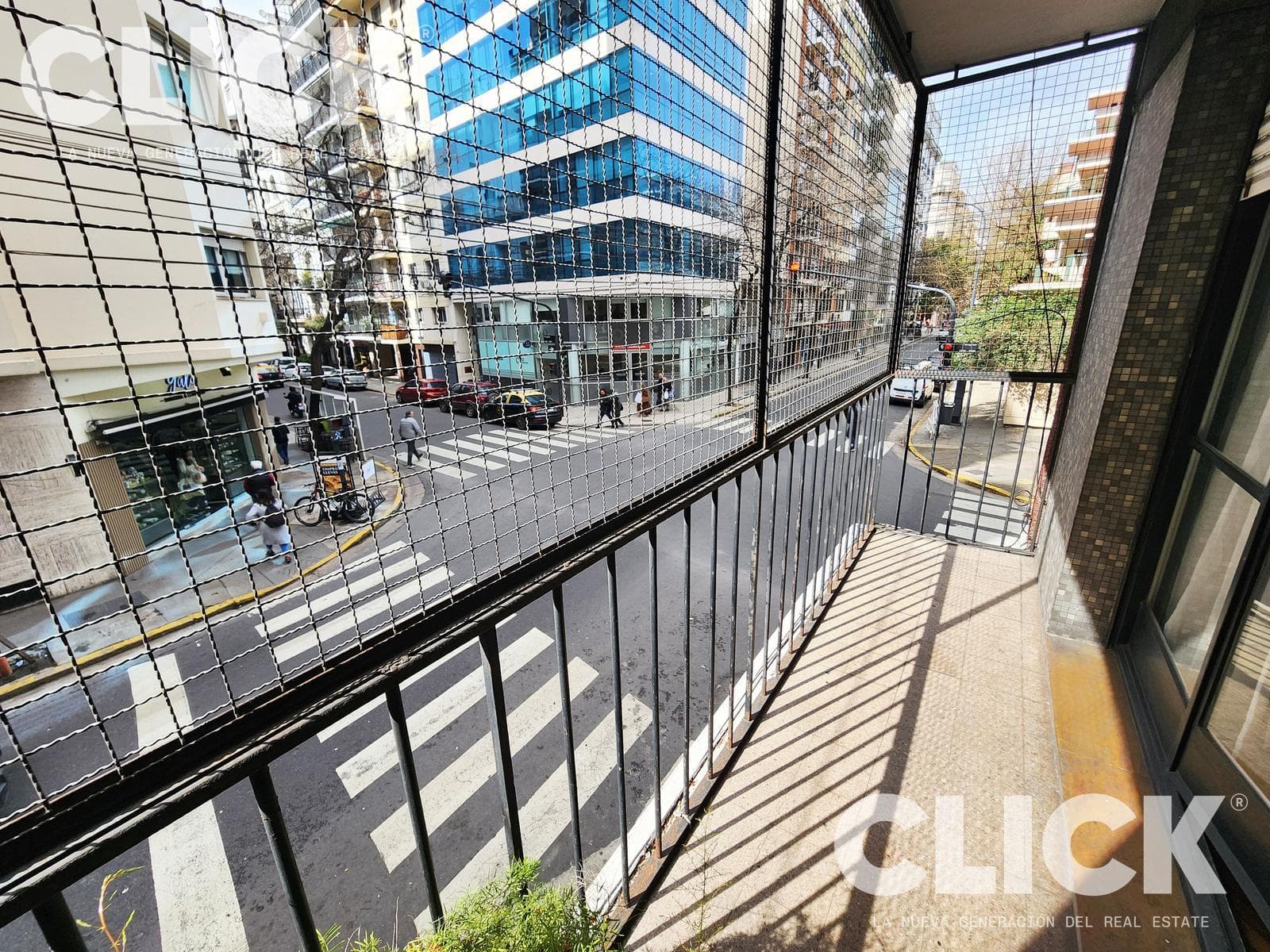 For Sale - 4-room apartment with 3 balconies and a separate room - Recoleta