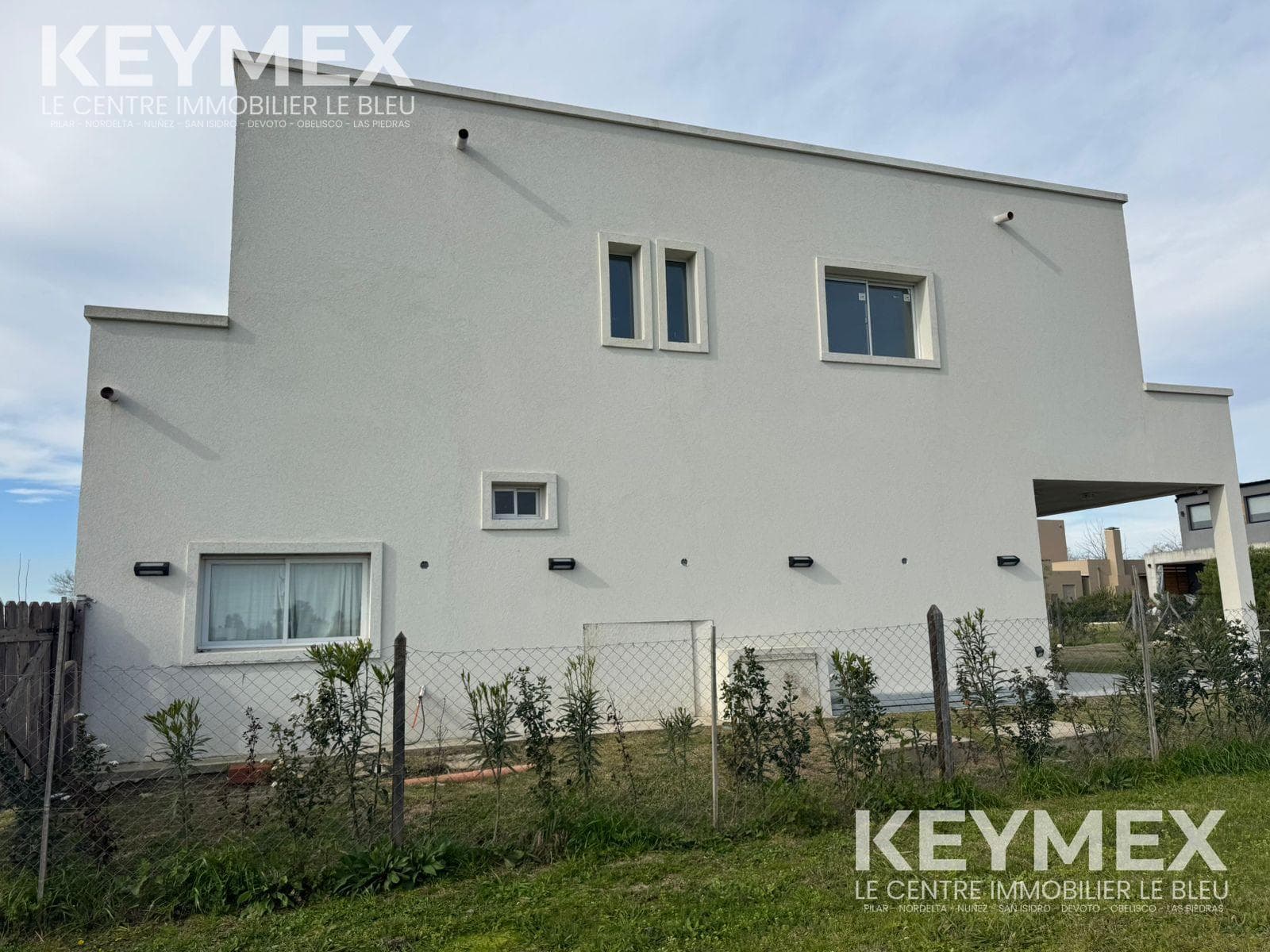 6-Room House for Sale in Santa Lucia, Pilar del Este