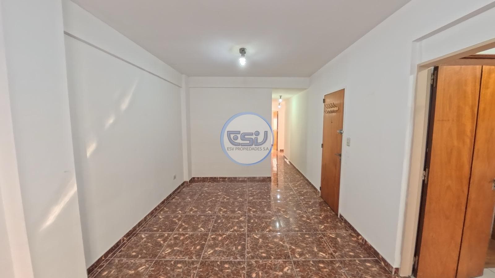 3-room apartment for rent with a balcony and a garage out front, in Caballito.