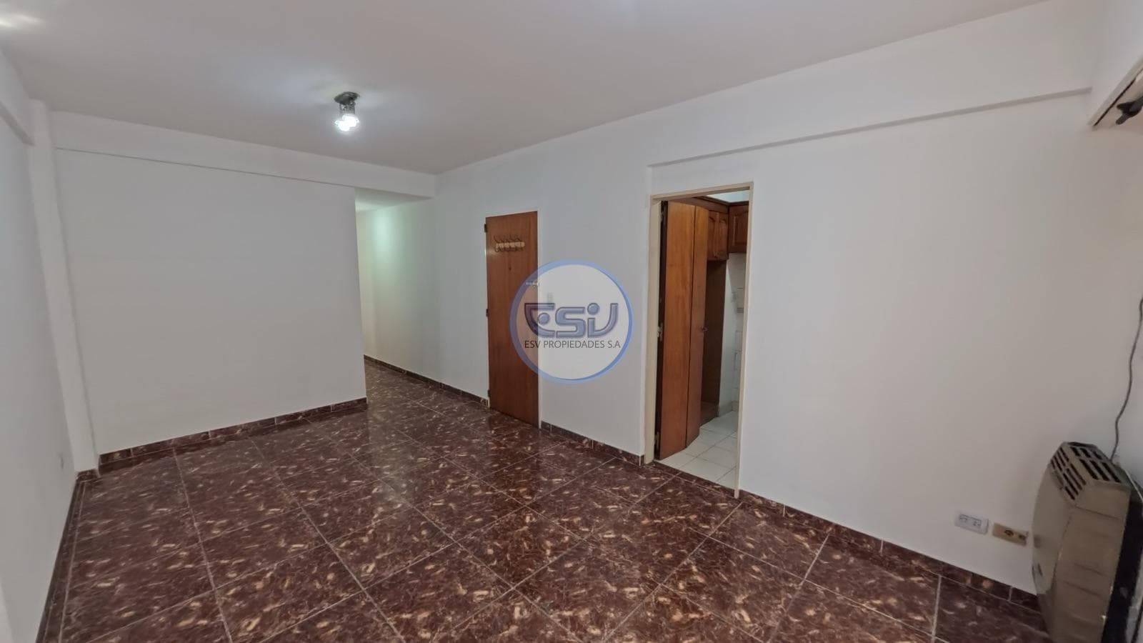 3-room apartment for rent with a balcony and a garage out front, in Caballito.