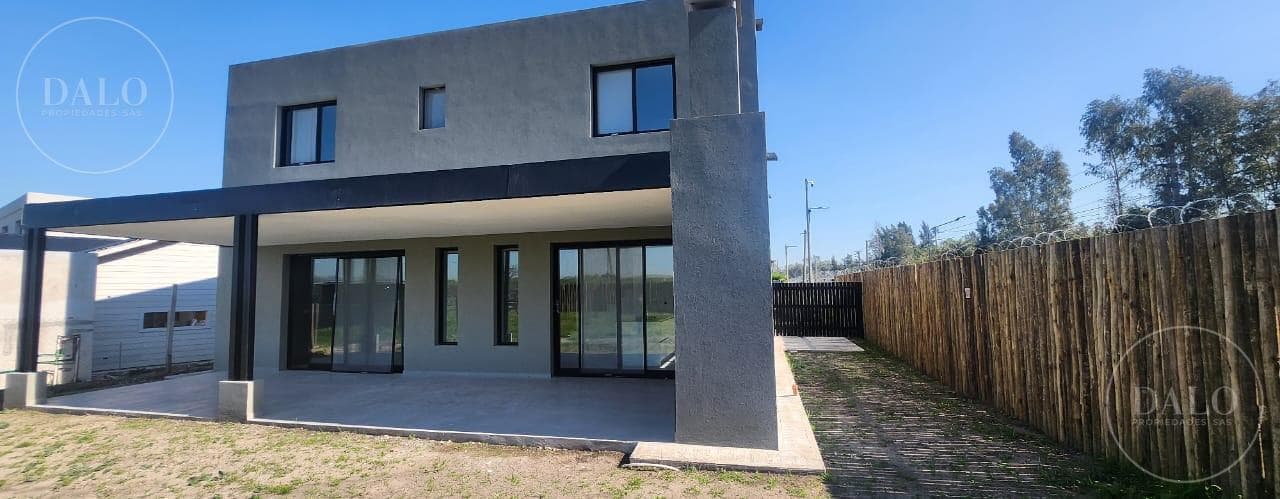 Beautiful Brand-New House — 5 Rooms in Santa Ana