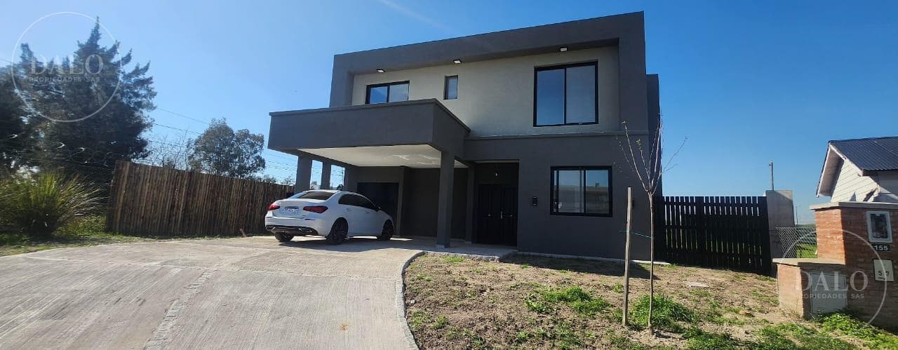 Beautiful Brand-New House — 5 Rooms in Santa Ana