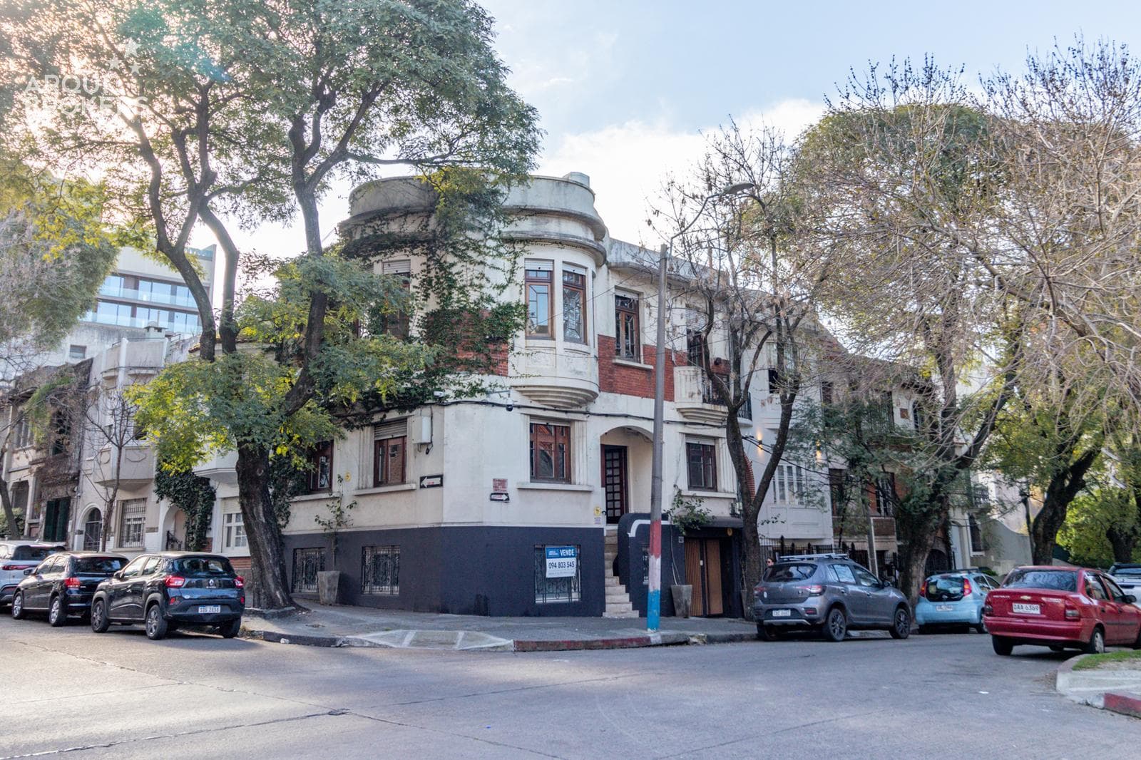 Eight-bedroom house for sale in Pocitos