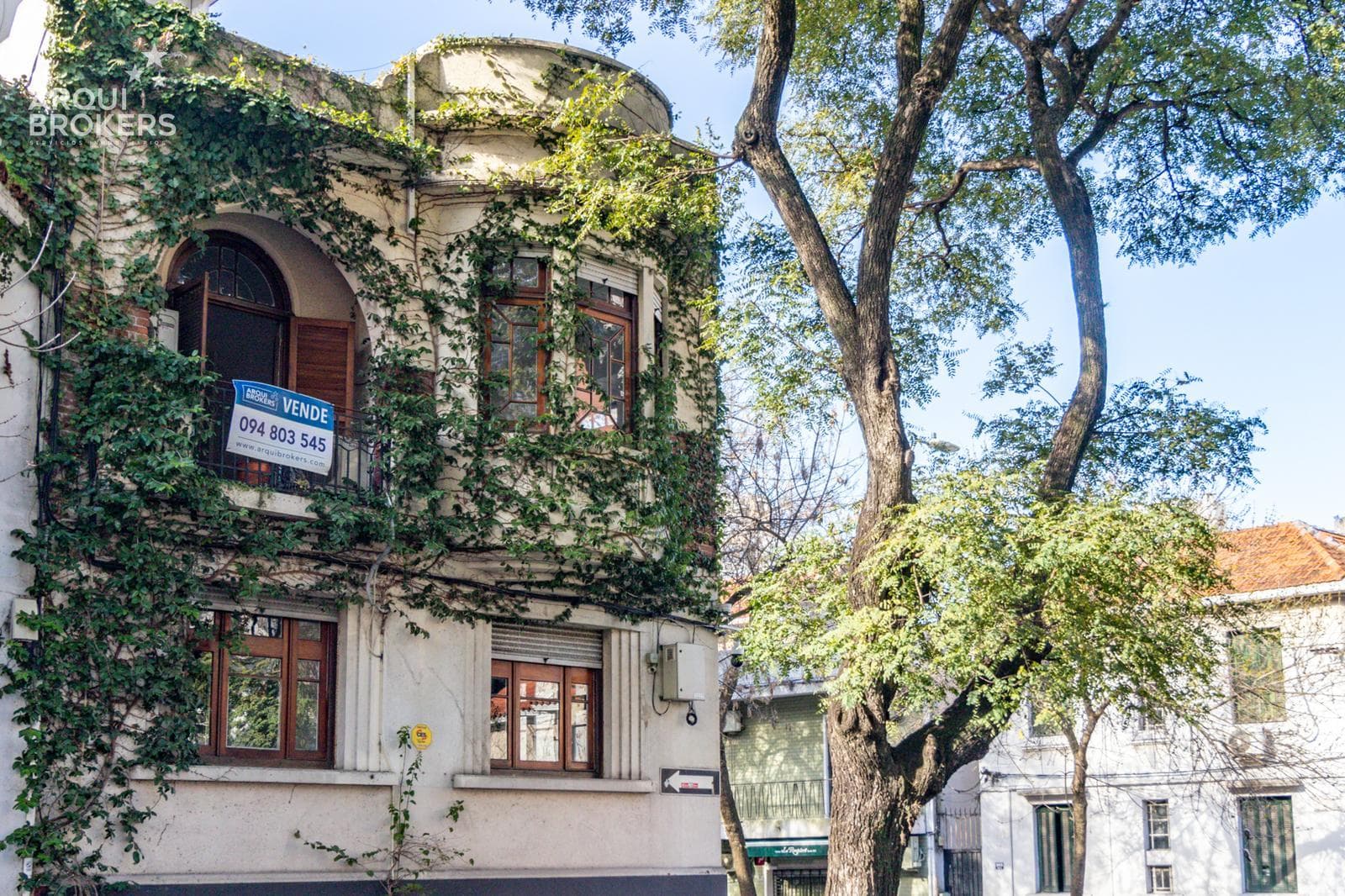 Eight-bedroom house for sale in Pocitos