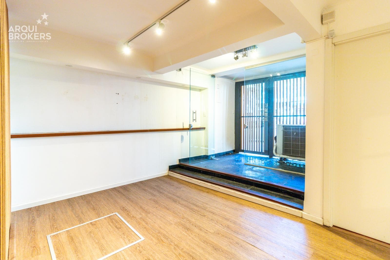 Eight-bedroom house for sale in Pocitos