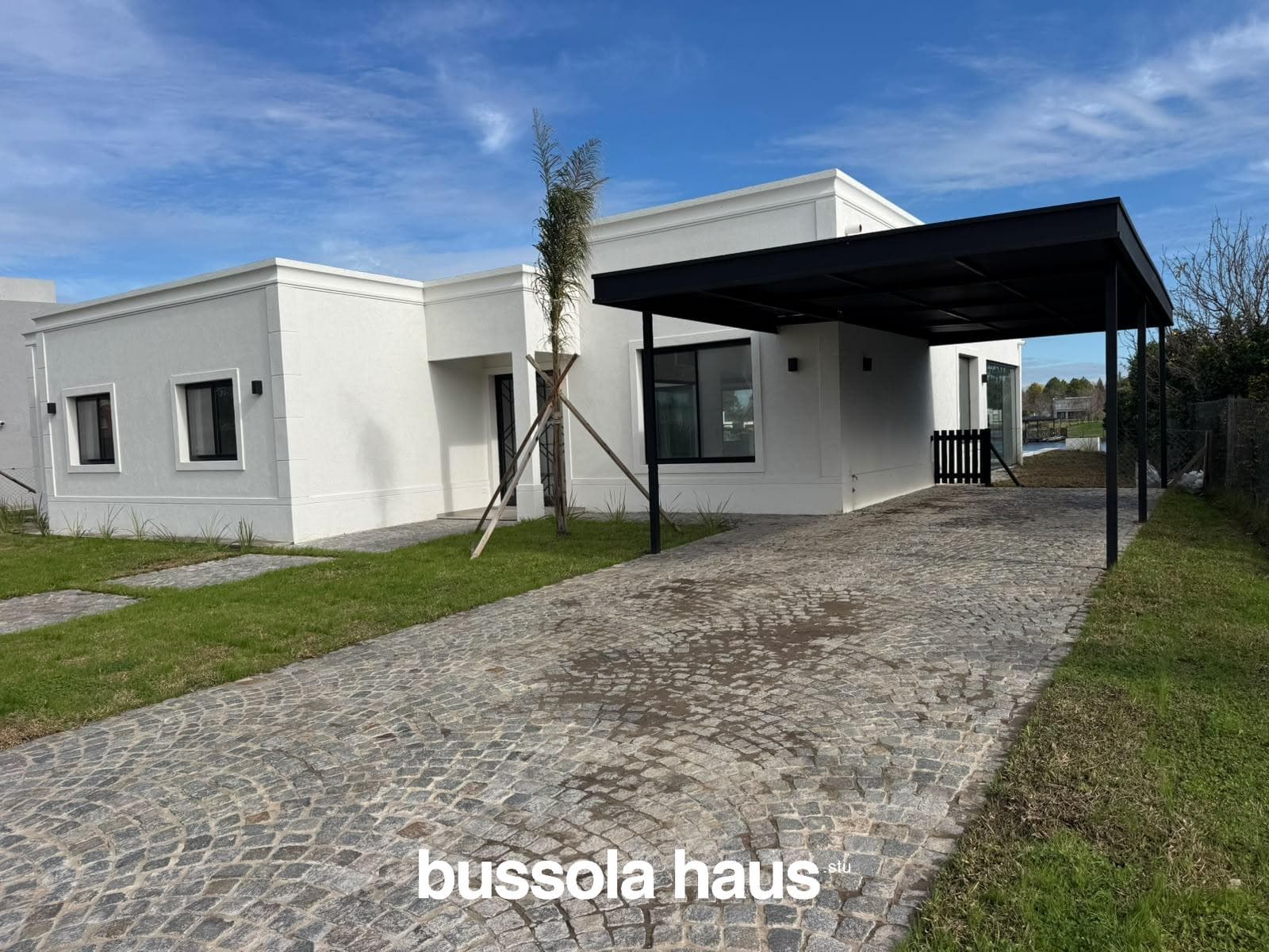 Casa en venta a la laguna de 5 ambientes con pileta en San Matias
