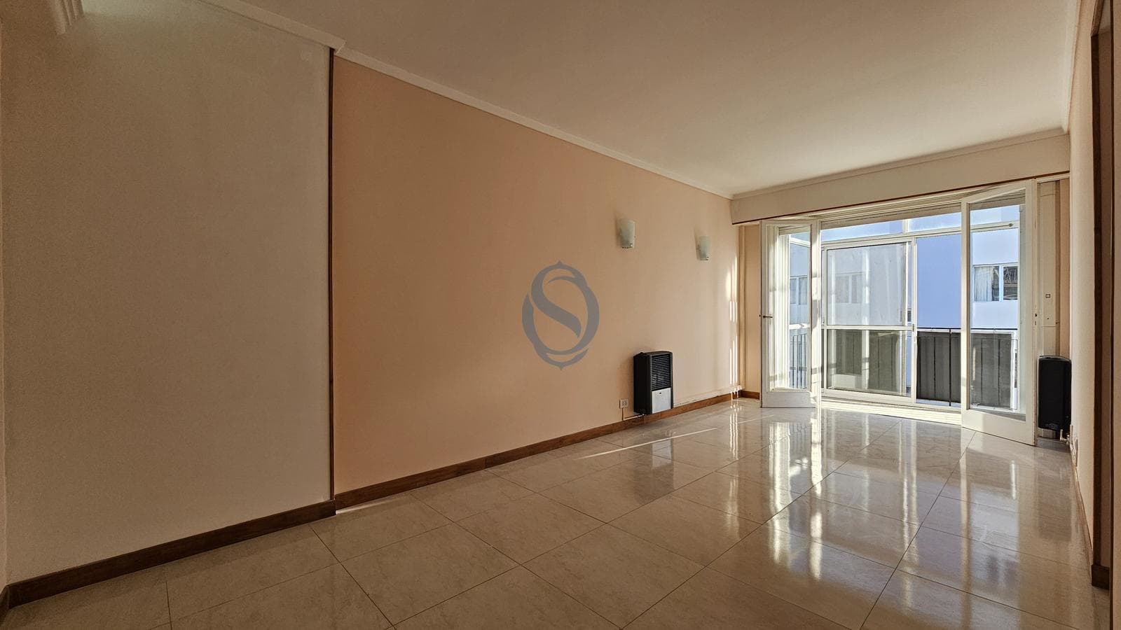 For Sale - Three-room apartment with a balcony facing the street - Brown 1889