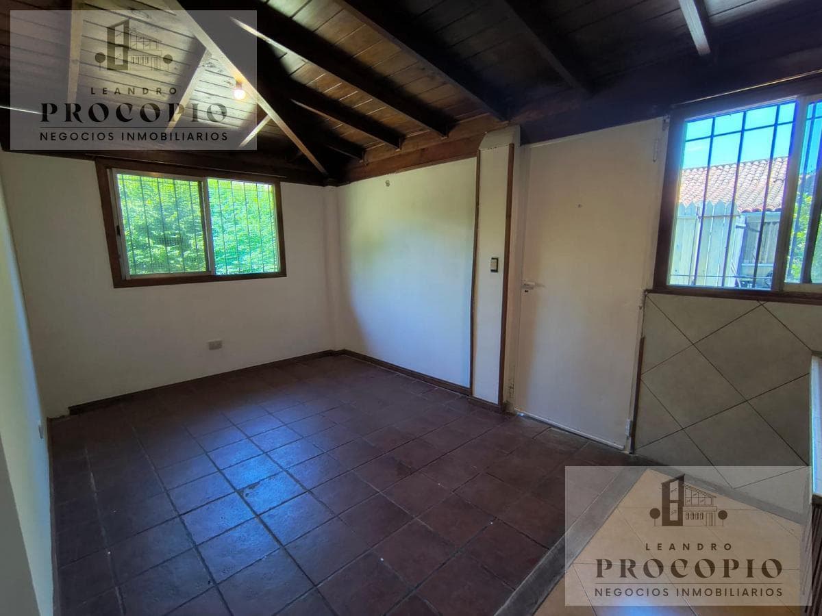 Two-room house for rent in Villa Gobernador Udaondo