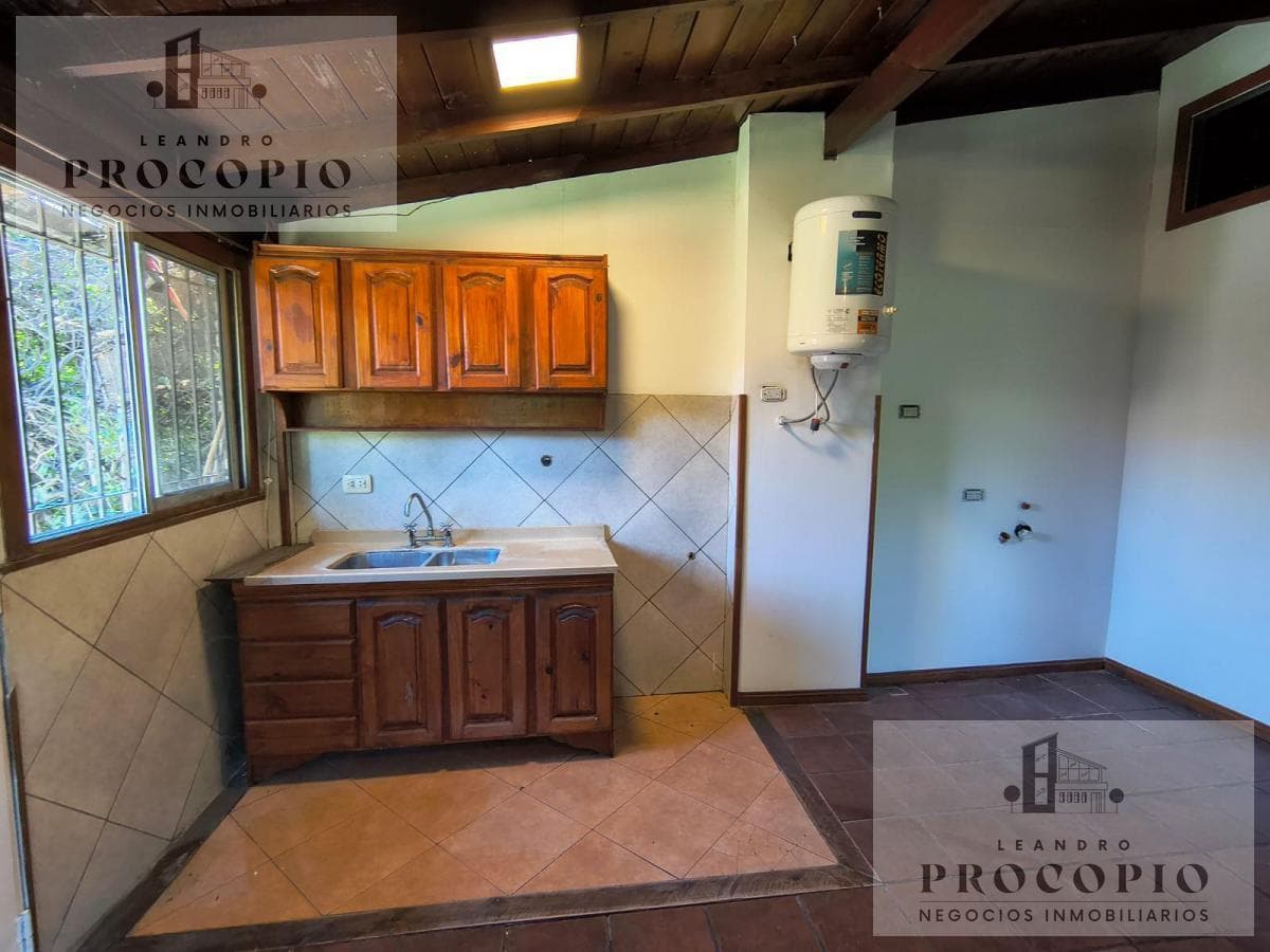 Two-room house for rent in Villa Gobernador Udaondo