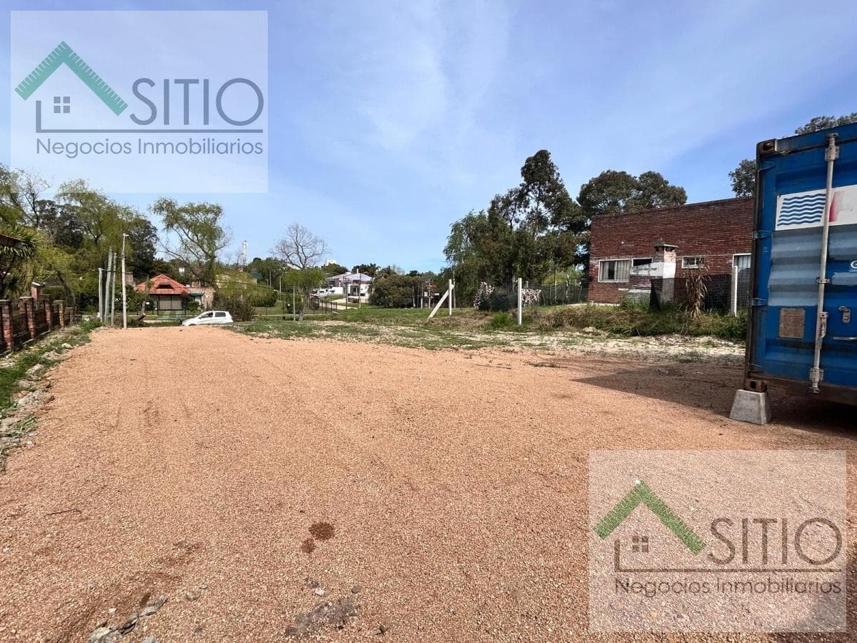 PROPERTY FOR SALE: LAND IN SOUTH ATLANTIDA, BEHIND THE INGLESA STORE