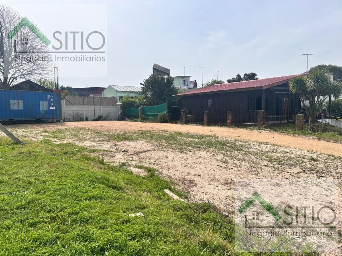 PROPERTY FOR SALE: LAND IN SOUTH ATLANTIDA, BEHIND THE INGLESA STORE