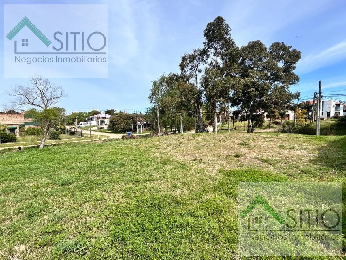 PROPERTY FOR SALE: LAND IN SOUTH ATLANTIDA, BEHIND THE INGLESA STORE