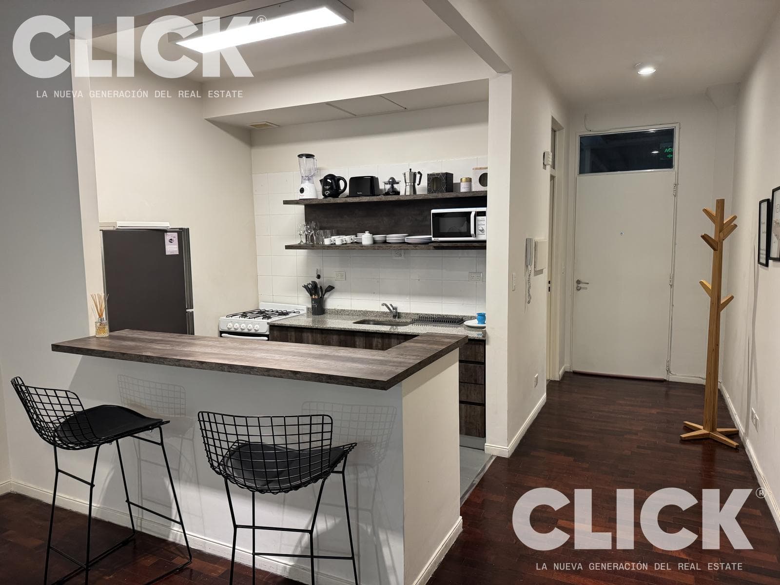 Furnished apartment for rent, equipped with amenities.