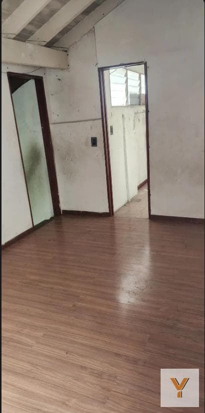 House for Sale - 2 Bedrooms, 1 Bathroom - 400 meters - Lanús