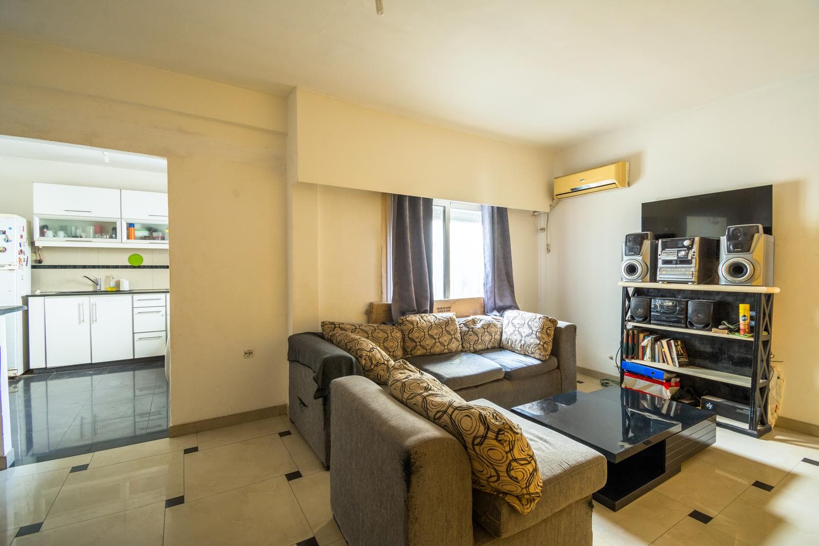 3-room corner apartment for sale in Ramos Mejía.