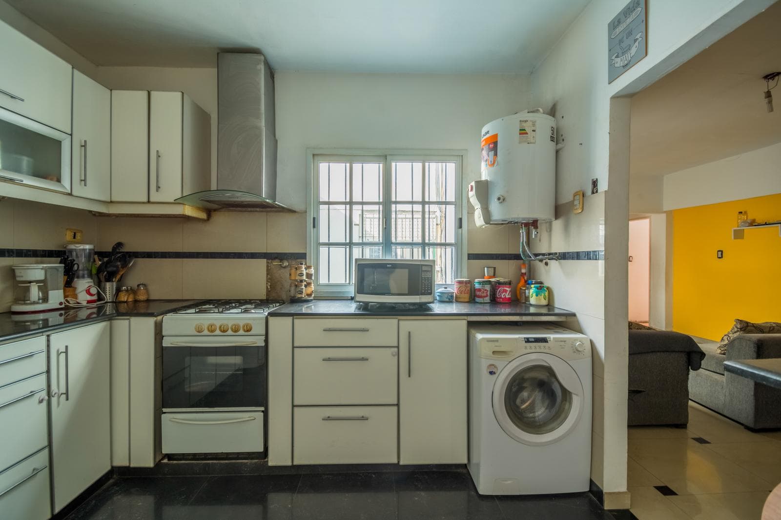 3-room corner apartment for sale in Ramos Mejía.