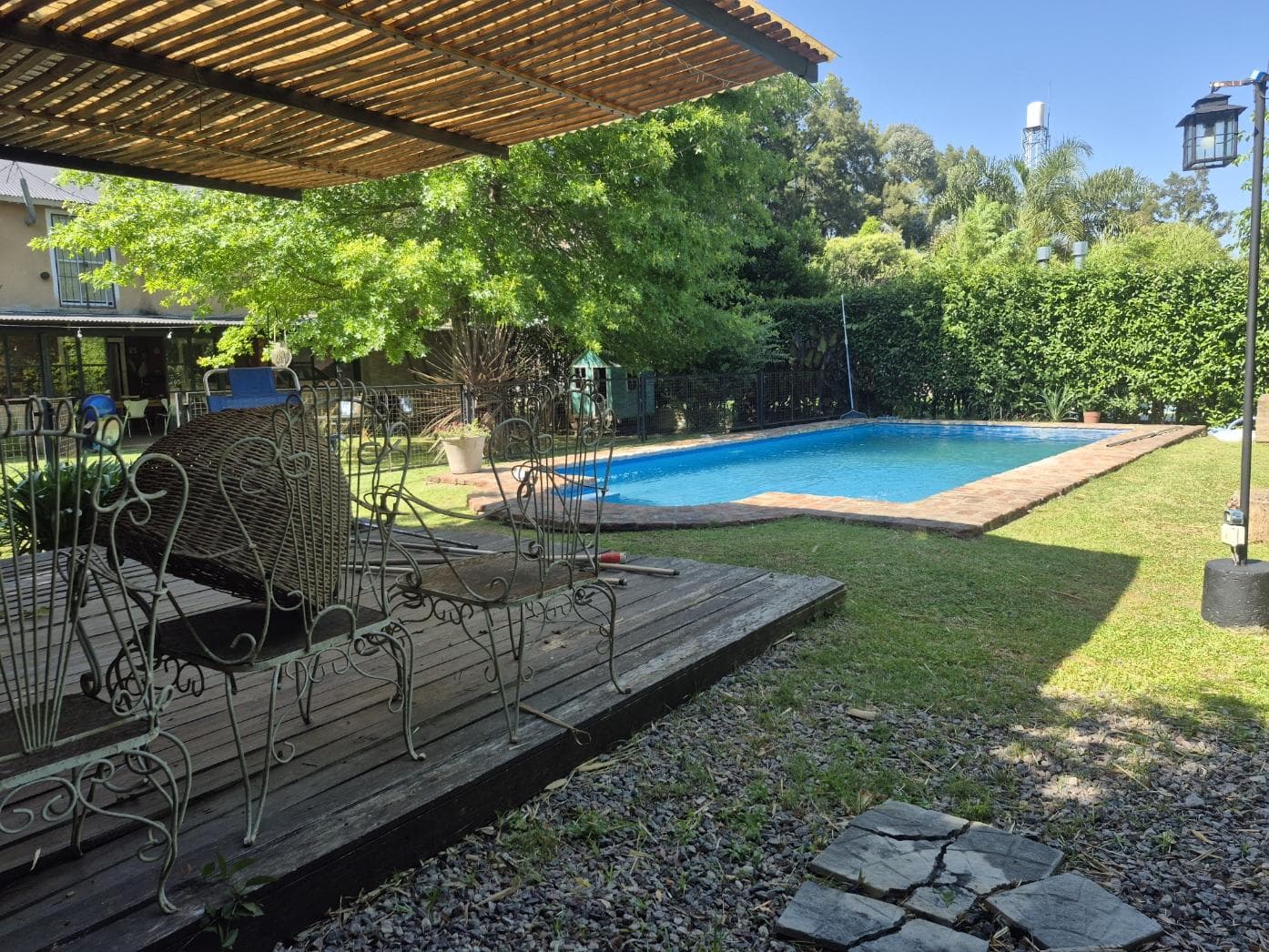 Excellent Family Home for Sale | 4 Bedrooms | Pool, Large Garden, and Barbecue Area | Del Viso