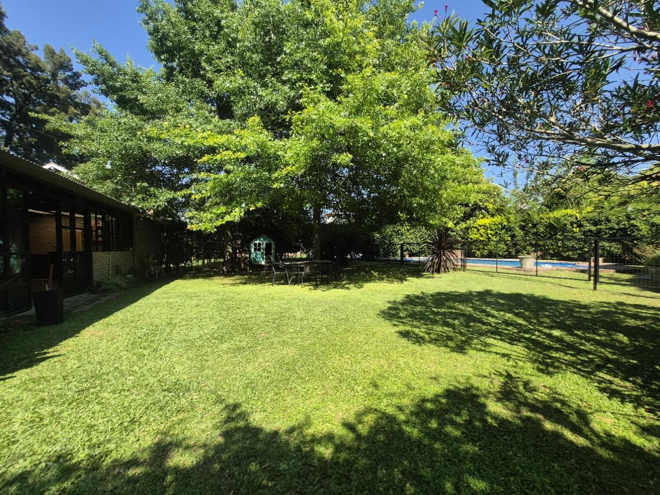 Excellent Family Home for Sale | 4 Bedrooms | Pool, Large Garden, and Barbecue Area | Del Viso