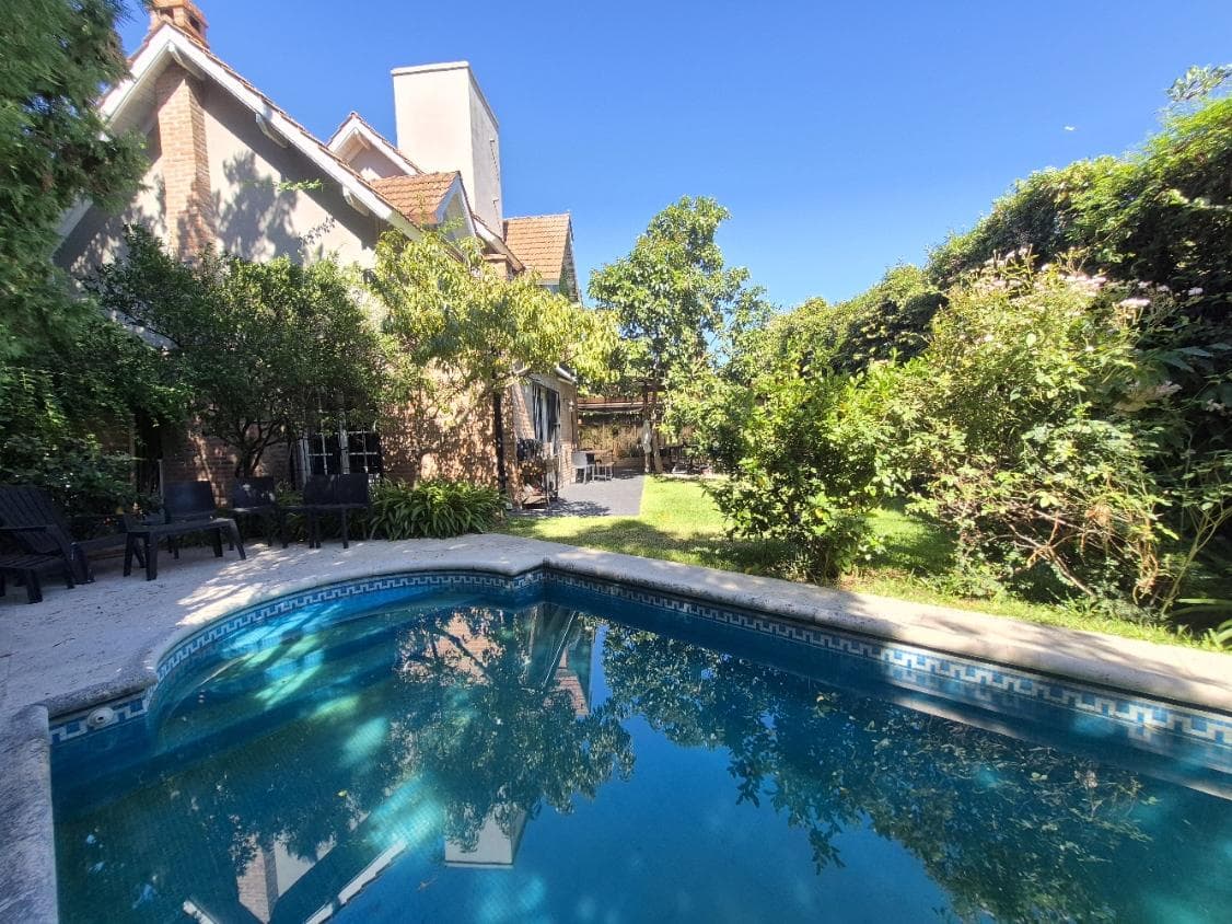 4-Bedroom House for Sale with Guest House, Playroom, Pool, and Grill in Beccar, San Isidro