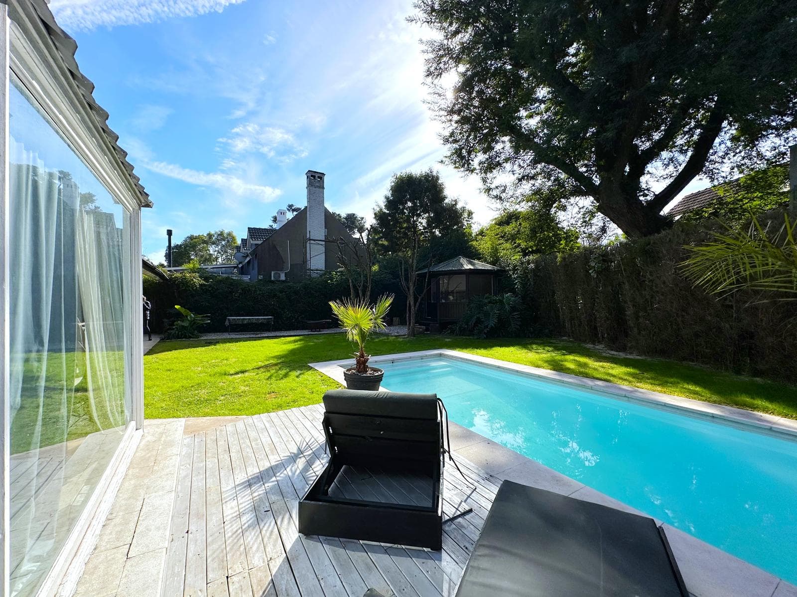 Designer house for sale, 5 rooms, very bright, in Pilar, El Barranco.