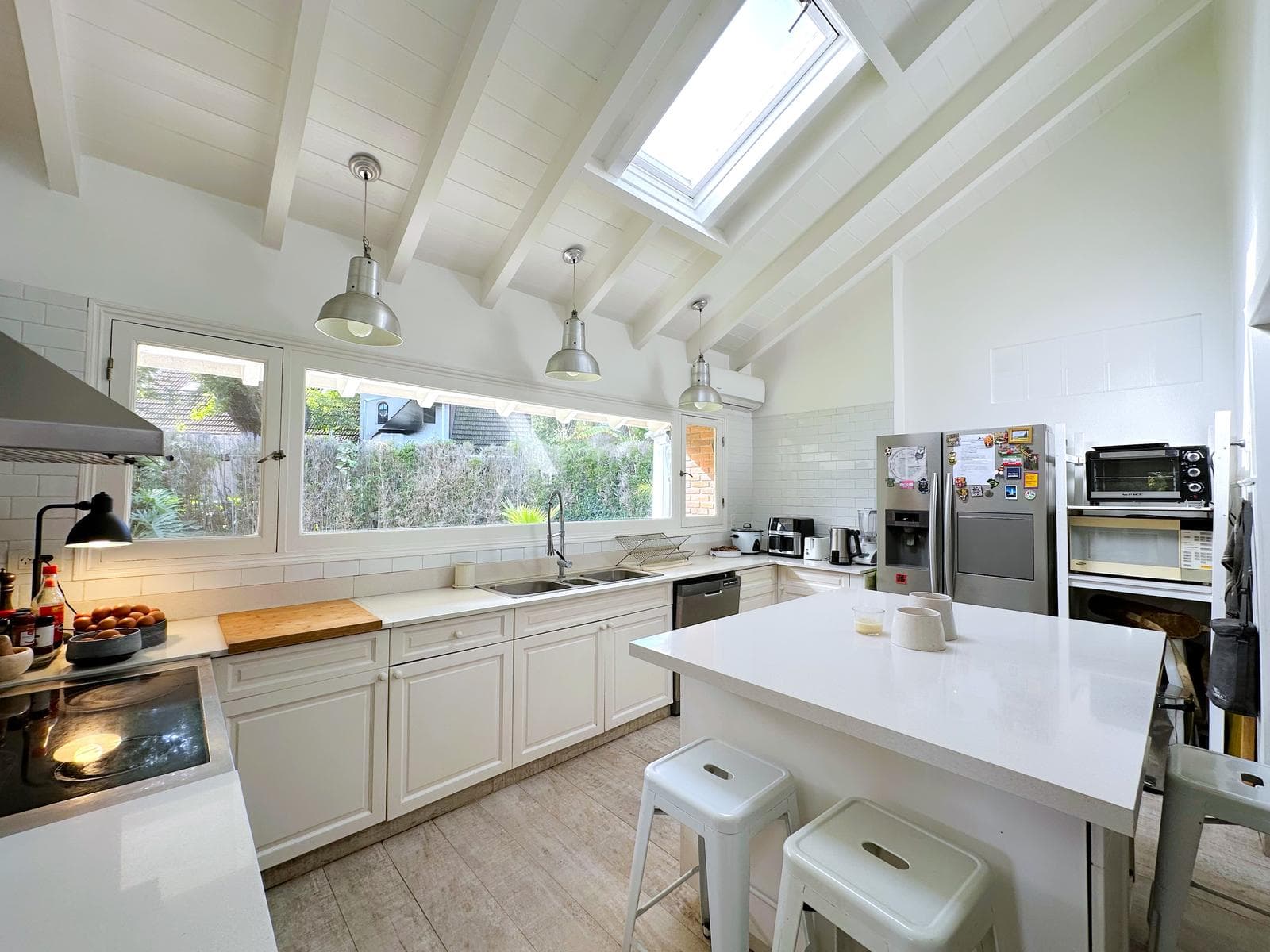 Designer house for sale, 5 rooms, very bright, in Pilar, El Barranco.