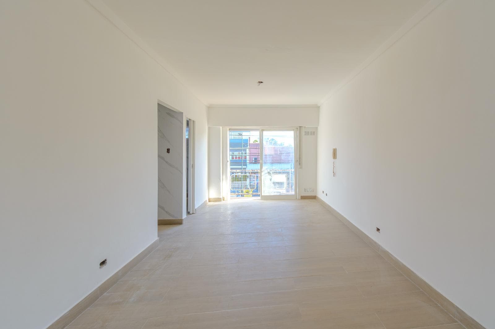 Bright studio apartment for sale in Martínez with a garage