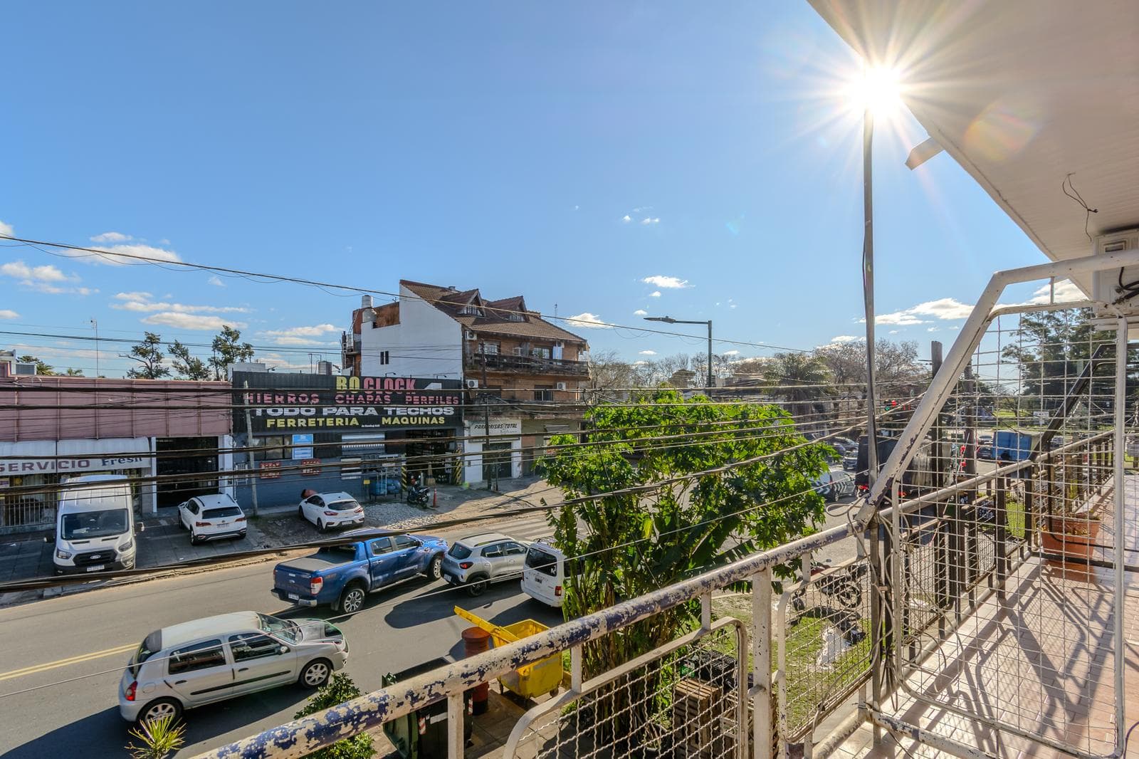 Bright studio apartment for sale in Martínez with a garage