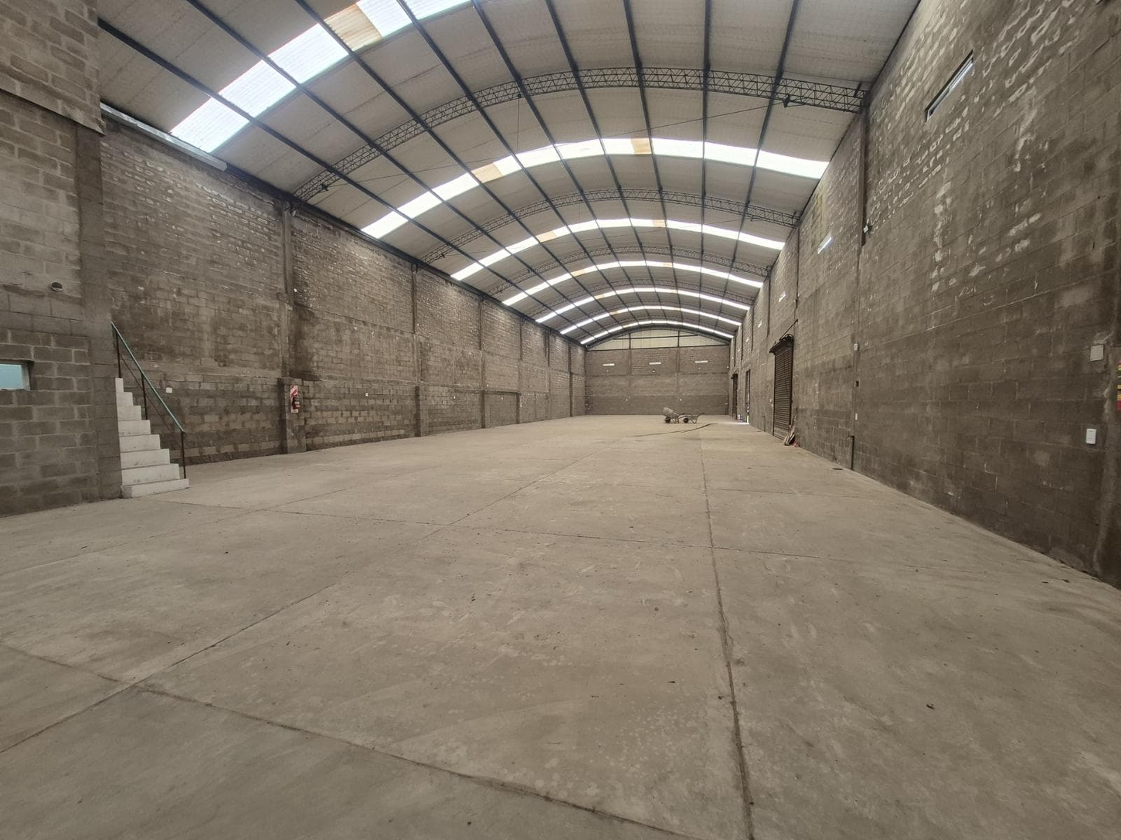 Brand-New 720 m² Warehouse for Rent | 7 m High | Offices | Three-Phase Power | La Lonja – Pilar
