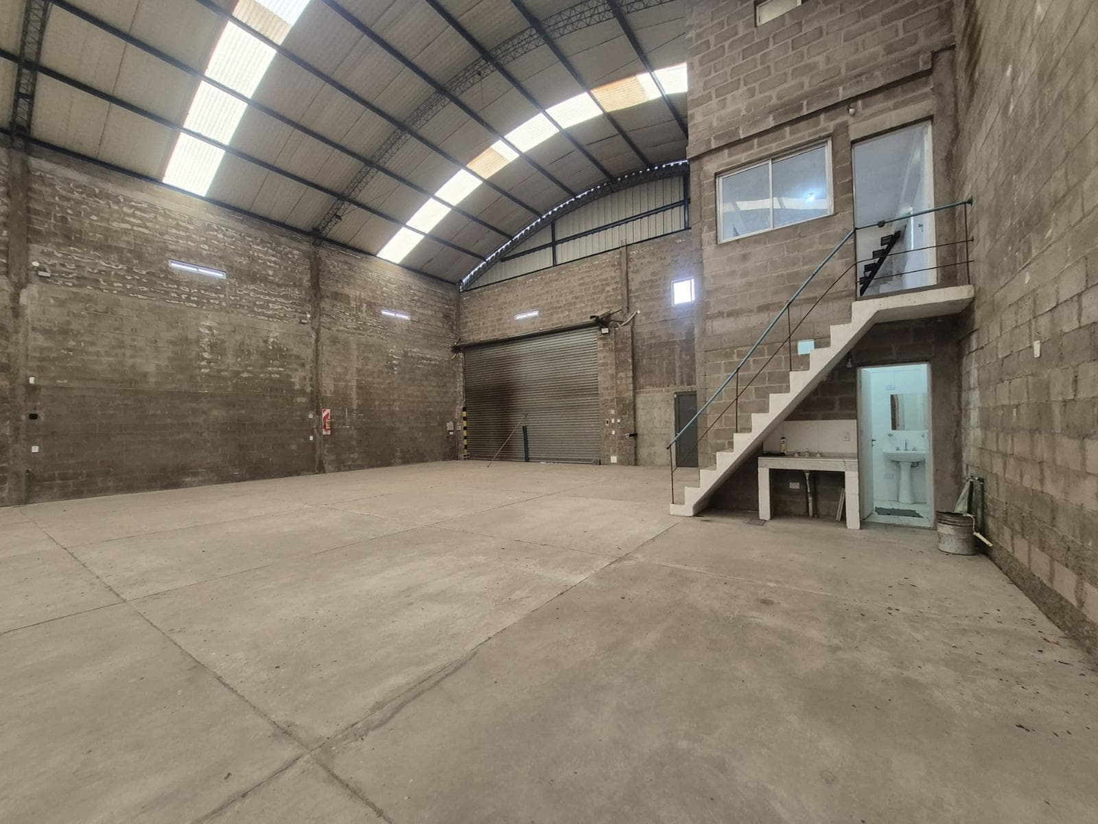 Brand-New 720 m² Warehouse for Rent | 7 m High | Offices | Three-Phase Power | La Lonja – Pilar