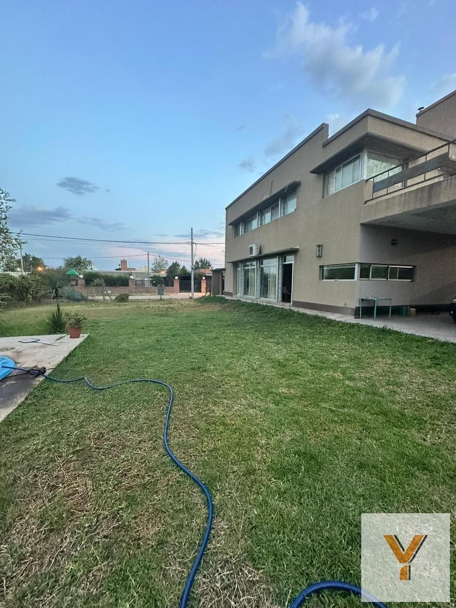 House for Sale - 4 Bedrooms, 2 Bathrooms - 720 m - Roldán - Santa Fe