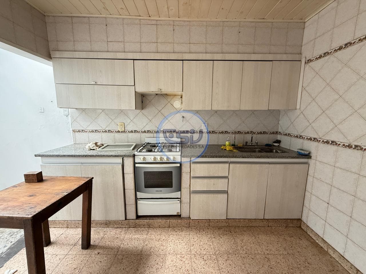 3-room penthouse for sale with no maintenance fees—needs remodeling in Villa Santa Rita, Buenos Aires