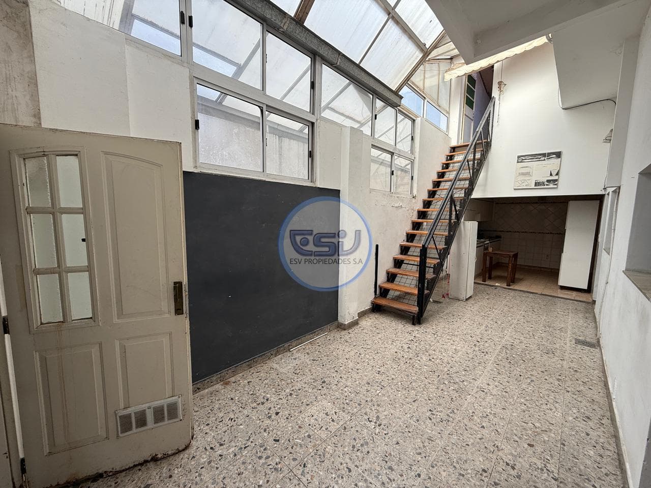 3-room penthouse for sale with no maintenance fees—needs remodeling in Villa Santa Rita, Buenos Aires
