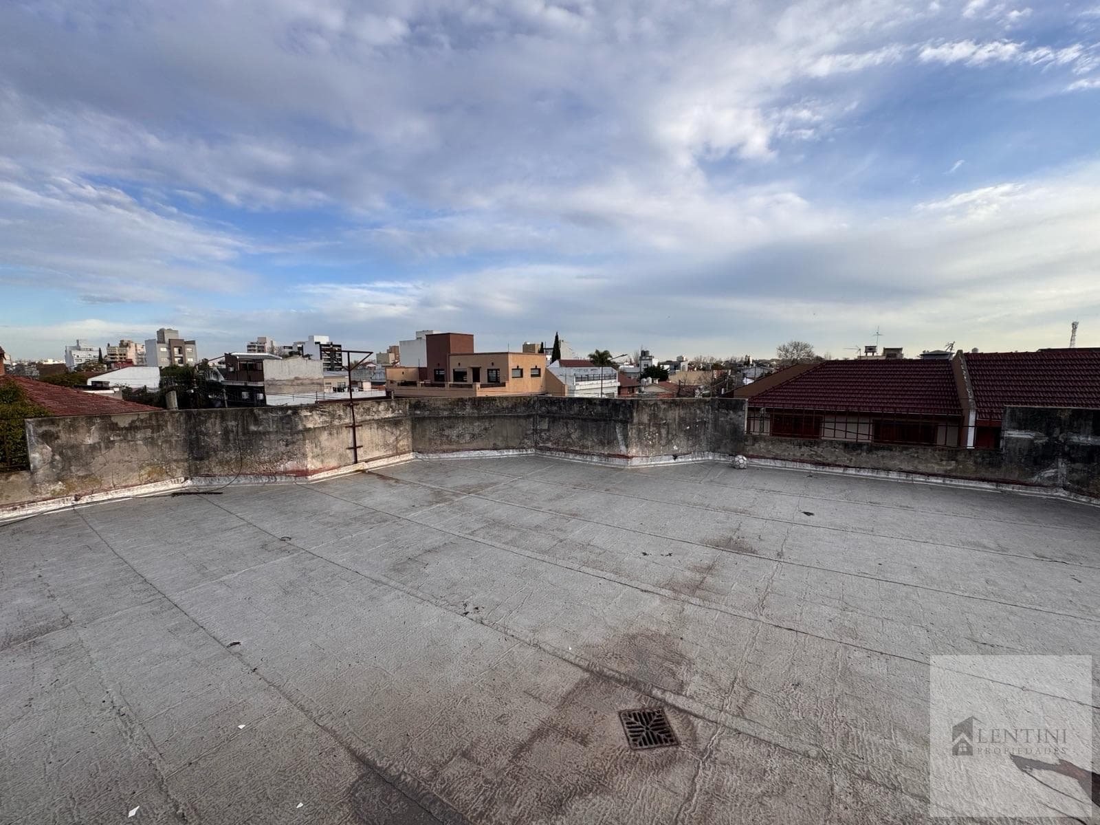 PH FOR SALE: 3-ROOM APARTMENT ON THE UPPER FLOOR PLUS A LOFT