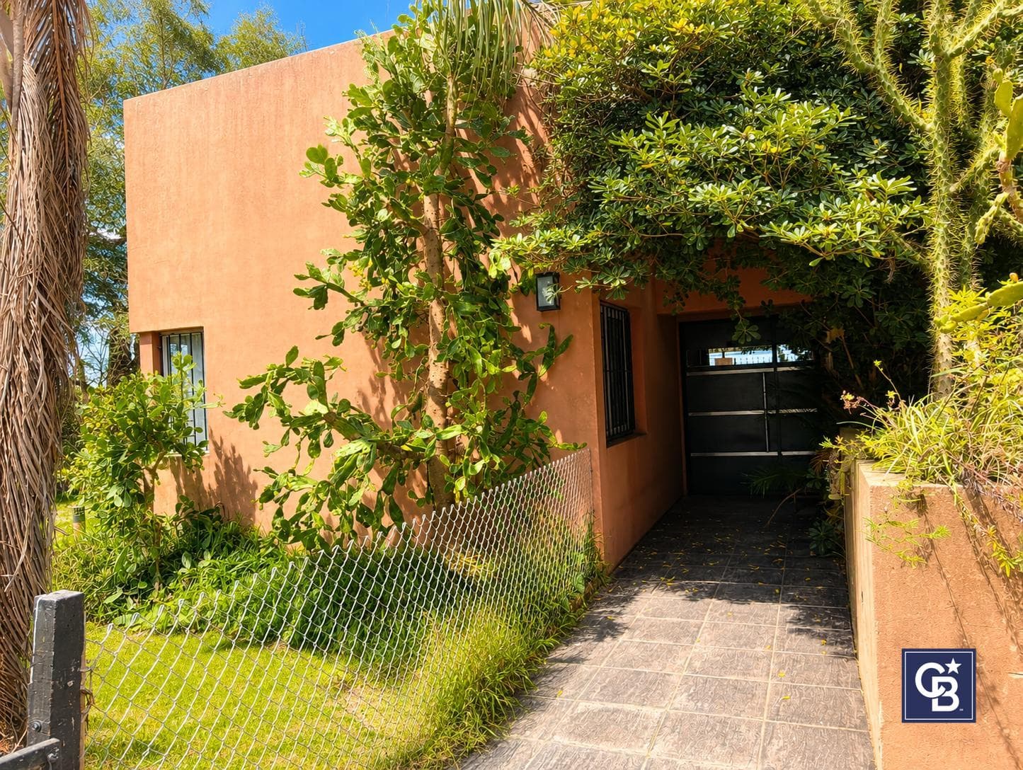 Modern single-story house on 2,000 m² – El Cazador, Escobar