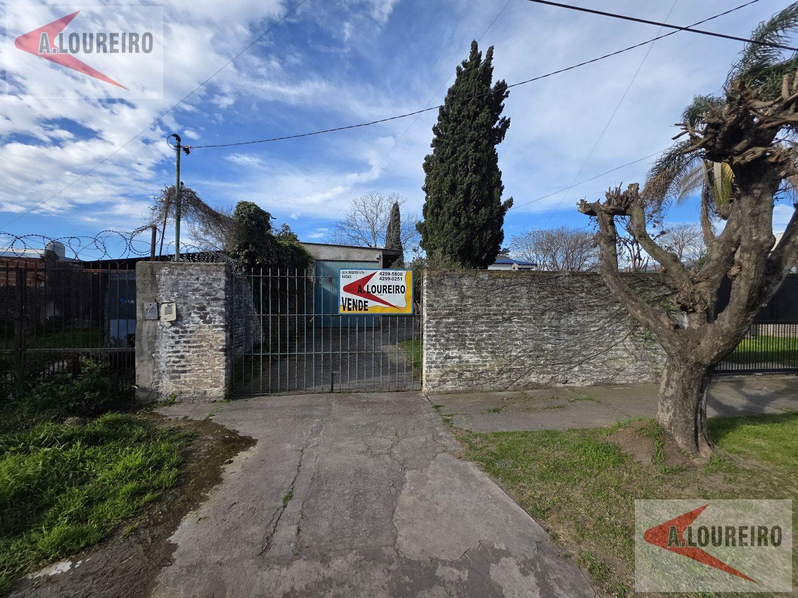 Warehouse for sale one block from Avenida H. Yrigoyen